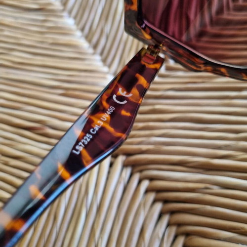 Oversized square sunglasses like new, brown tortoiseshell with gold detail