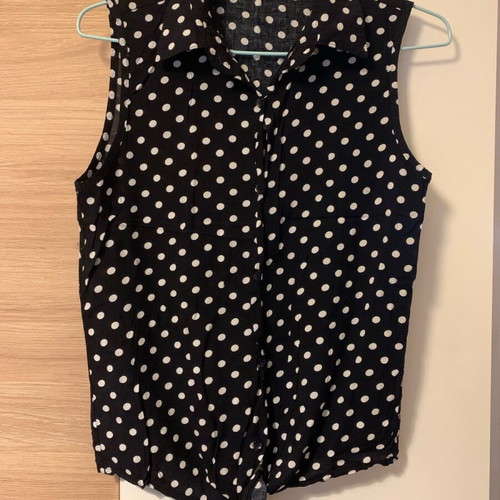 Polka dot sleeveless shirt with tie bottom, size small, like new