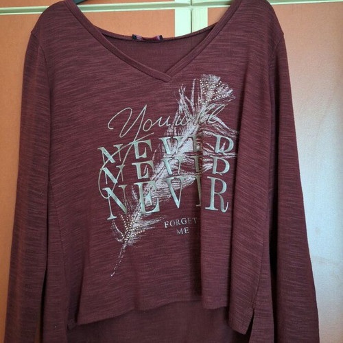 Long-sleeve blouse like new, size M, burgundy