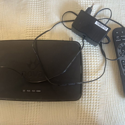 Nova Box DZS3001IFN decoder like new with remote control