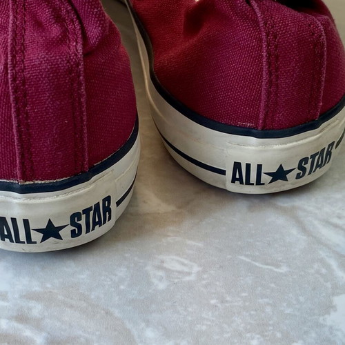Converse Chuck Taylor All Star High Top sneakers like new, burgundy