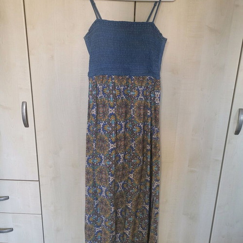 Dress small size used, comfortable with nice pattern