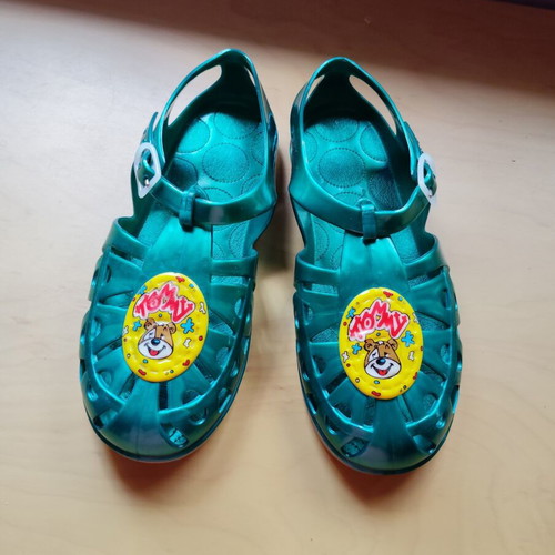 Green silicone sandals size 32/33 like new