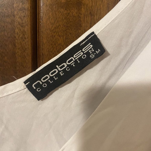 White tank top with internal and external tie like new, fits small and medium
