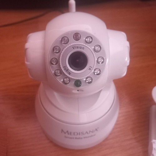 Medisana Smart Baby Monitor IPO03W used with wall mount and antenna