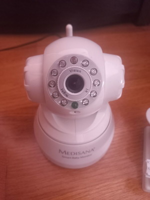 Medisana Smart Baby Monitor IPO03W used with wall mount and antenna