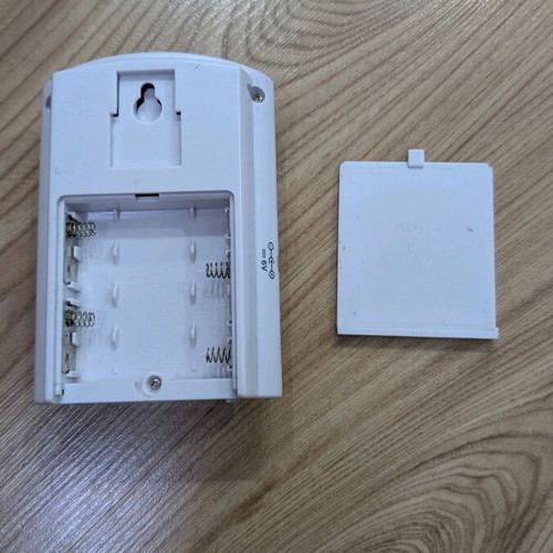 Wireless autonomous alarm with PIR motion detector, 2 remotes, like new
