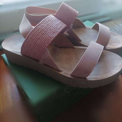 Children's sandals size 38, like new, pink, memory foam sole