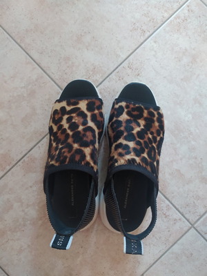 Alexander Smith women's athletic shoes used, size 39, pony skin