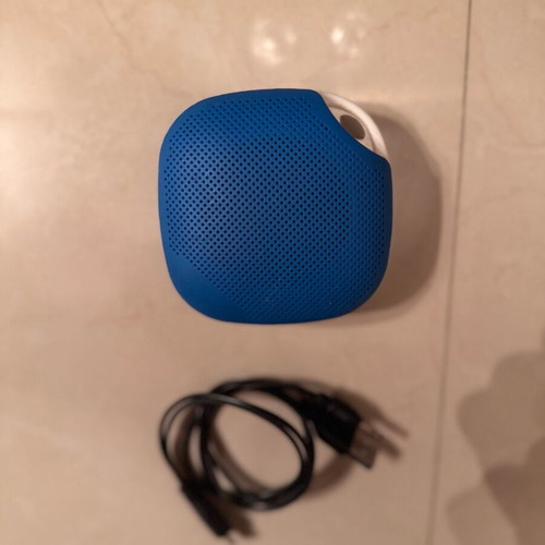Portable Bluetooth speaker like new, blue with cable