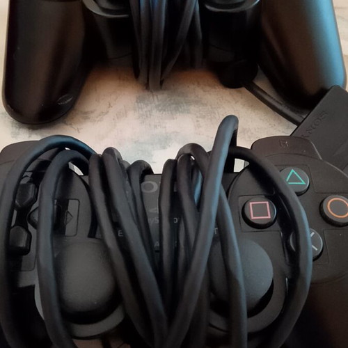 PlayStation controllers like new, pack of 2 with 8 MB memory card Sony