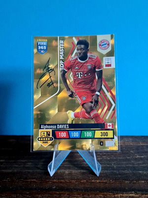 Top Master Davies Panini Fifa 365 2023 card mint condition