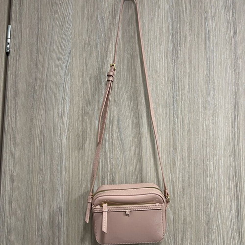 Carpisa crossbody bag new, soft pink with patent texture