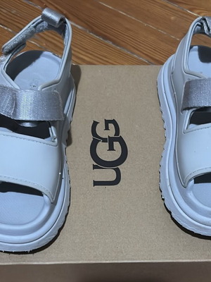 Ugg Goldenglow sandals for girls size 30 like new, blue