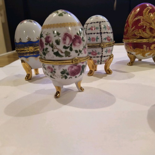Porcelain eggs like new, set of 8 pieces