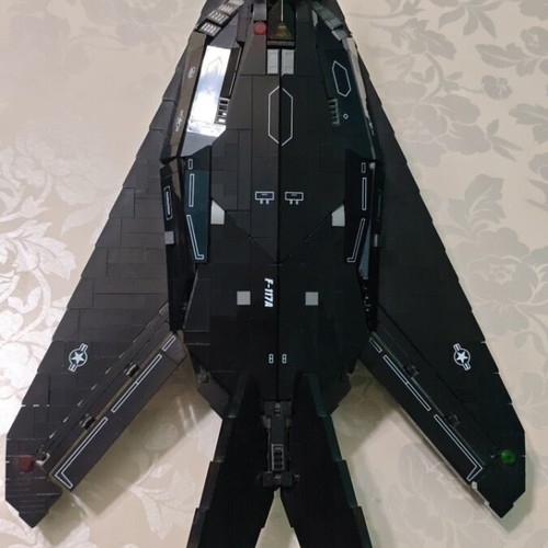 Lockheed F-117A Nighthawk model kit like new, American stealth jet