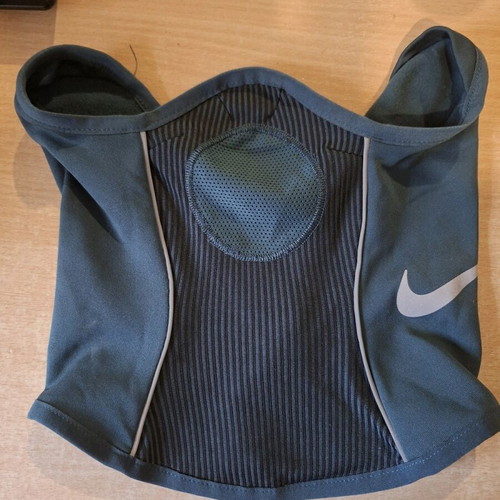 Nike Winter Warrior Neck Gaiter like new with sweat-wicking technology