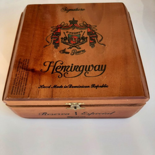 Hemingway Maduro cigar box used, cedar wood