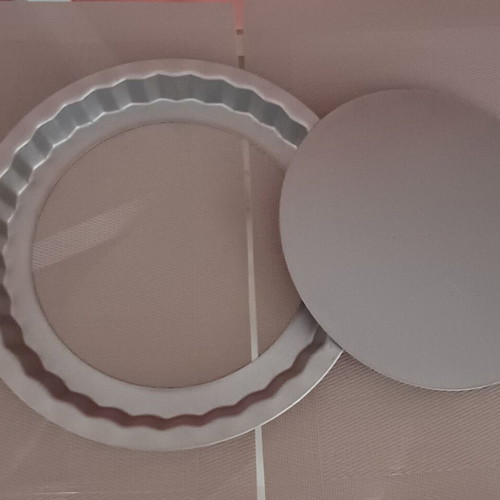 IKEA Nonstick Tart Pan with Removable Inner Disk, Used, 26 cm