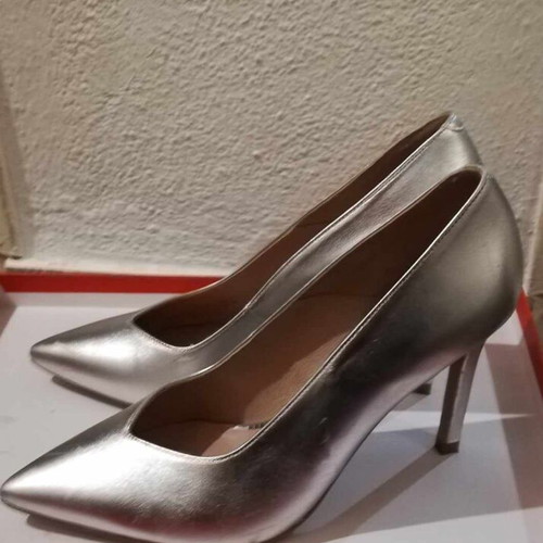 Zen leather pumps size 40 like new, silver