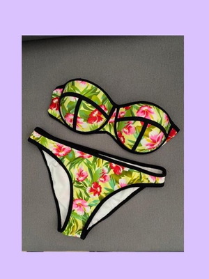 Floral bikini swimsuit used with adjustable strap, size 42