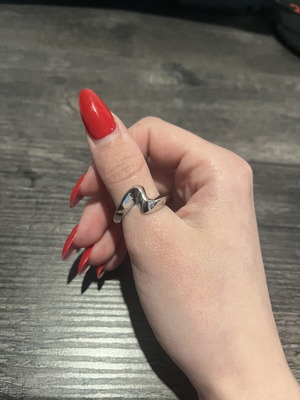 Silver ring like new in excellent condition