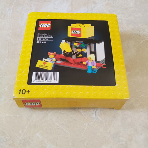 Lego Disneytown Grand Opening Promotional Set new, exclusive Asian Market