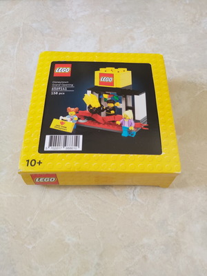 Lego Disneytown Grand Opening Promotional Set new, exclusive Asian Market