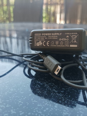Nintendo DS Lite original charger like new