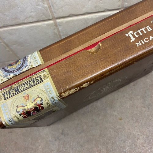 Alec Bradley Tempus Nicaragua Terra Novo cigar box used
