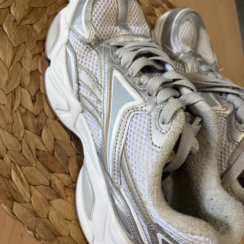Reebok athletic shoes size 39 silver like new