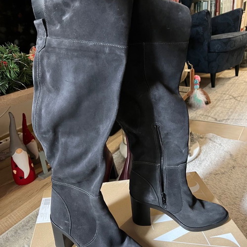 Kurt Geiger tall grey suede boots new, size 37