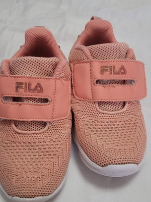 Fila kids' athletic shoes size 27 like new, pink