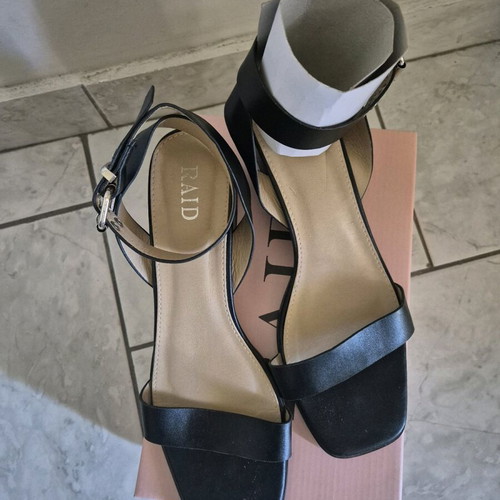 Women's leather sandals like new, size 40.5, black