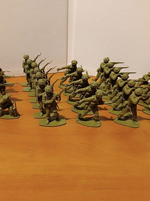 Airfix British Paratroopers Plastic Soldiers 1/32 scale like new, set of 31