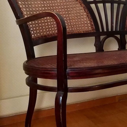 Gebrüder Thonet Settee like new, bent beech wood, Wien design