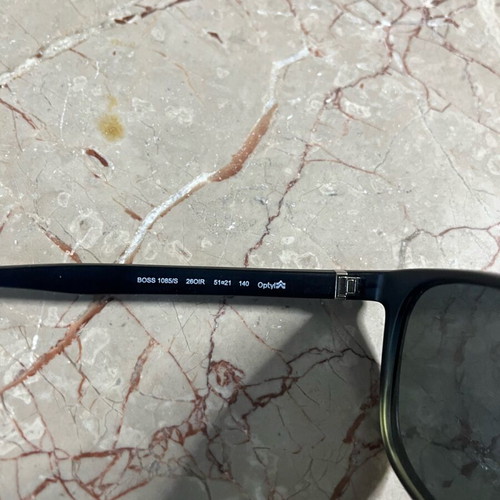Hugo Boss sunglasses like new, black