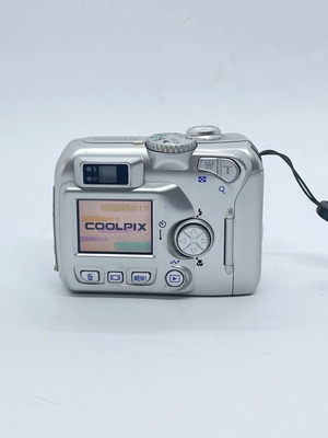 Nikon Coolpix 2100 digital camera