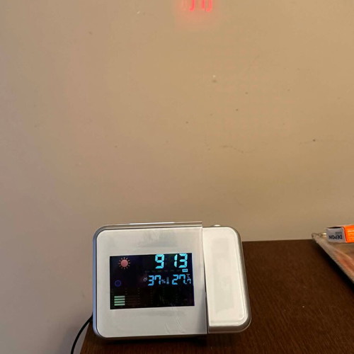 Projection clock digital table clock like new