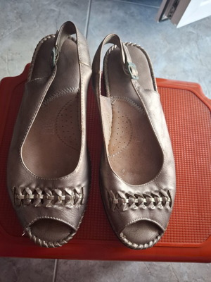Parex anatomic peep toe slingback sandals used, bronze metallic