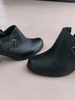 Μποτάκι Gianna Kazakou δερμάτινο αστραγάλου σαν καινούργιο, μαύρο