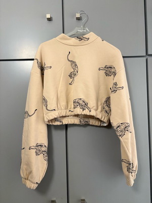 Bershka Cropped Sweatshirt Medium with Tiger Design, like new, beige