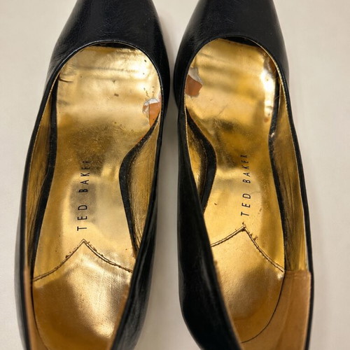 Ted Baker leather pip toe pumps size 38 used, black