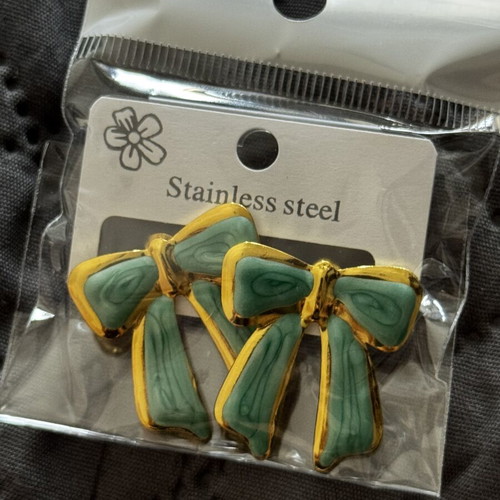 Stainless steel earrings brand new, waterproof