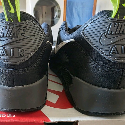 Nike Air Max 90 Black Volt New Unworn Size 45.5