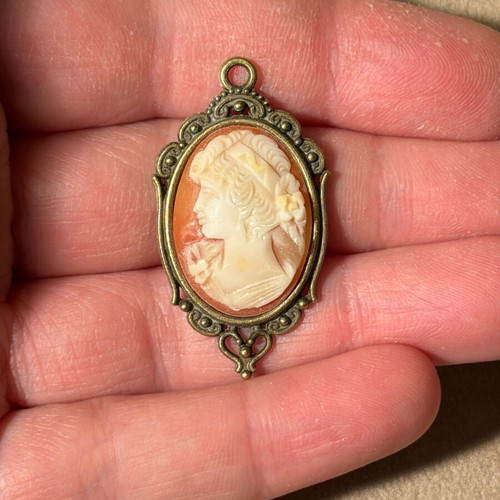 Cameo pendant genuine like new handmade