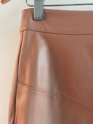 Φούστα δερμάτινη τύπου pencil size S σαν καινούργιο, ροζ μπεζ