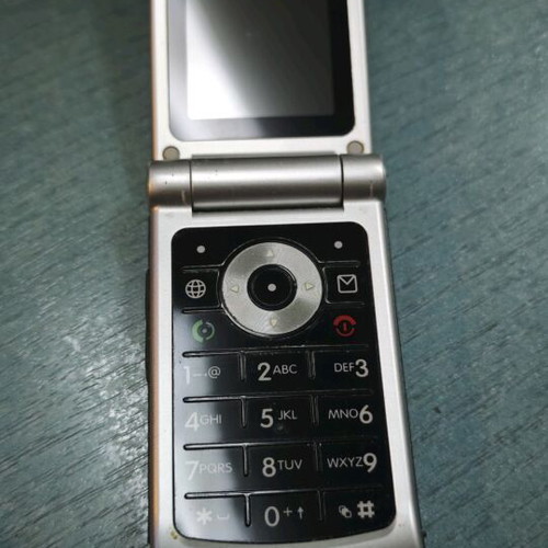 Motorola W 377 cell phone used, non-functional, silver