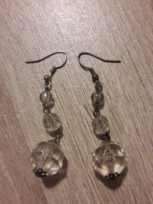 Σκουλαρίκια μεταχειρισμένα με πλαστικές χάντρες