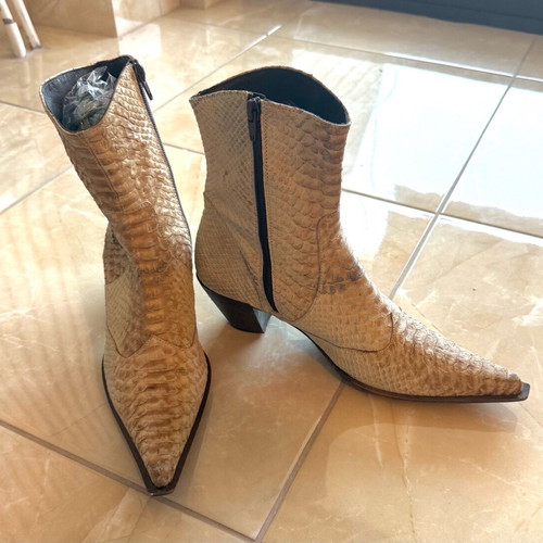 Women’s cowboy style leather boots snake pattern size 39 like new